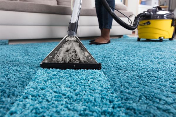Comment laver un tapis de salon