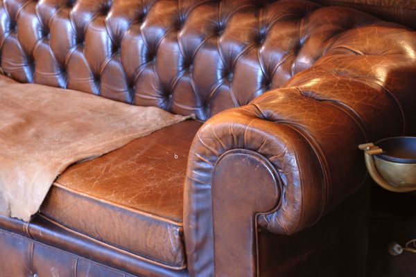 Comment nettoyer un canapé en cuir